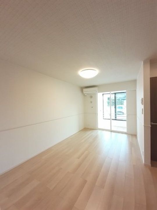 クラール綾川A0102の居間