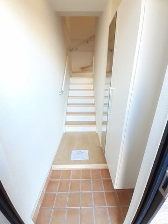 ベル フィオーレB0204の玄関