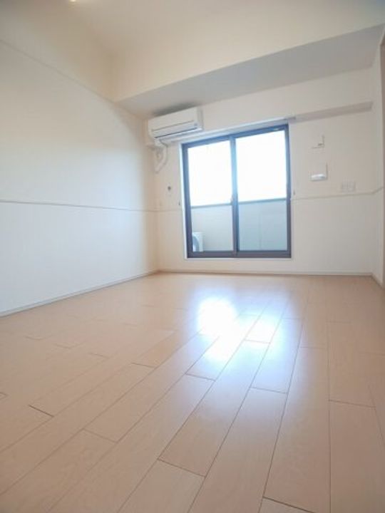 エム・シャルム善通寺Ⅲ0205の居間