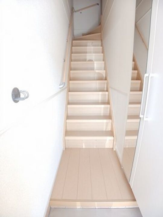 エム・シャルム善通寺Ⅲ0205の玄関