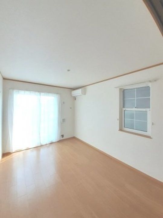 ヴィラージュⅣ0101の居間