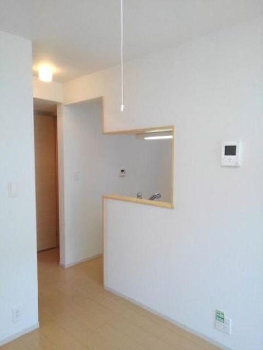 メゾン・パティオス A0202の居間