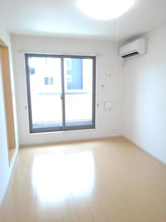 メゾン・パティオス A0202の居間