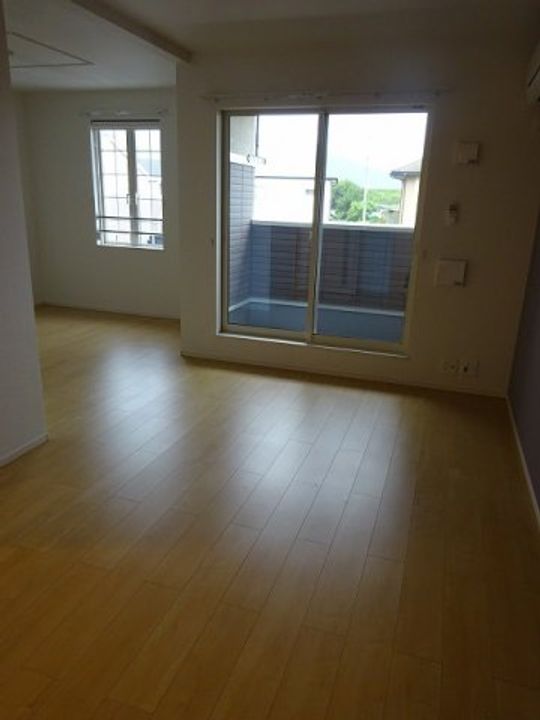 ロータス南島田Eの居間