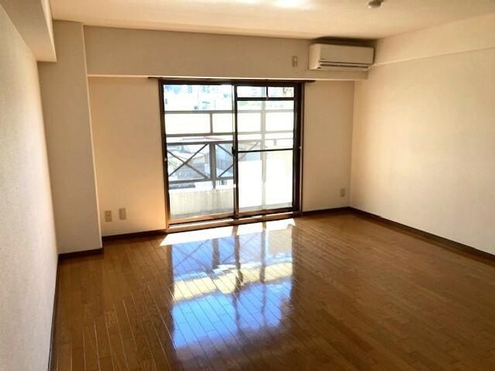 西本番町マンションの居間