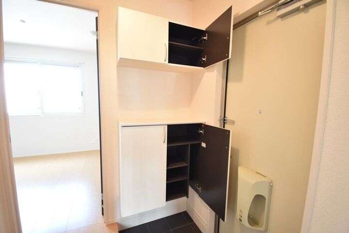 ウィステリア太田の玄関