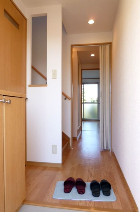 テラス・デュオ一番館102号の玄関
