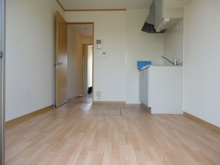 テラス・デュオ一番館102号の居間