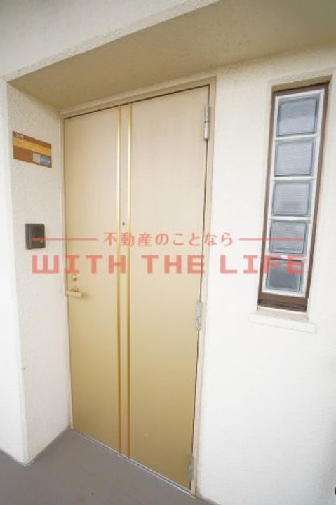 QM壱番館502号の玄関