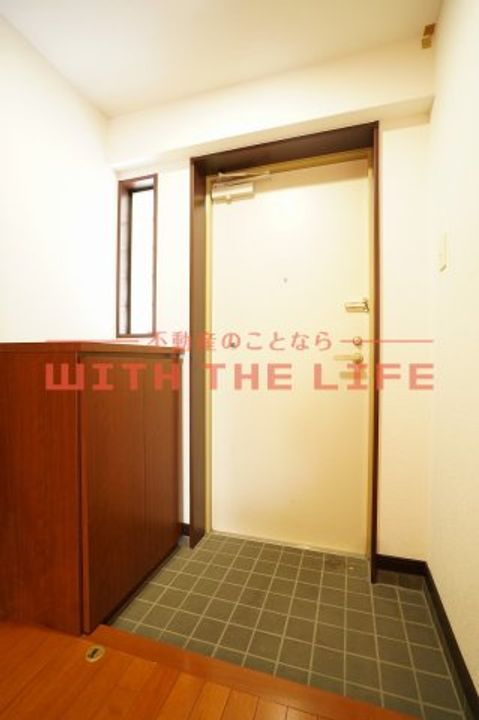 QM壱番館502号の玄関