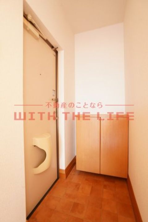 ハミングハイツ202号の玄関