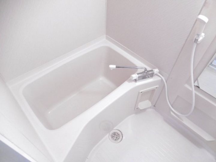 ファミーユシャトー201号の風呂