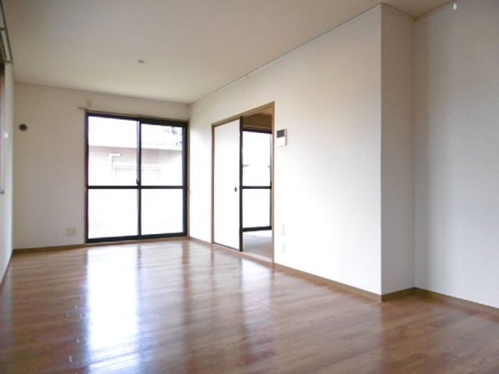 ファミーユシャトー201号の居間