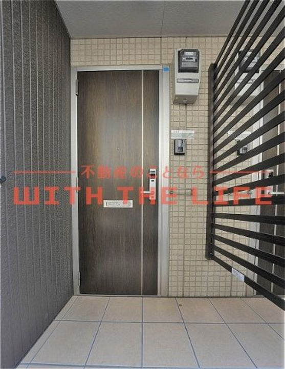 WITH THE LIGHT(ウィズザライト)103号の玄関