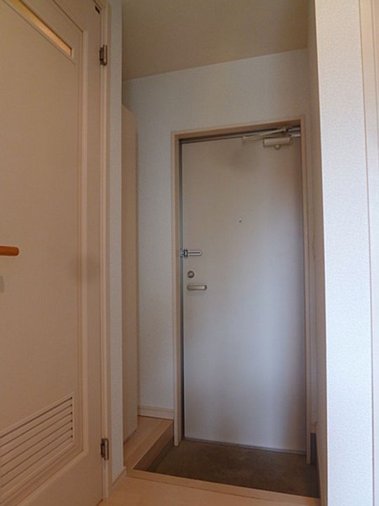 リブレア久留米大学駅前A101号の玄関