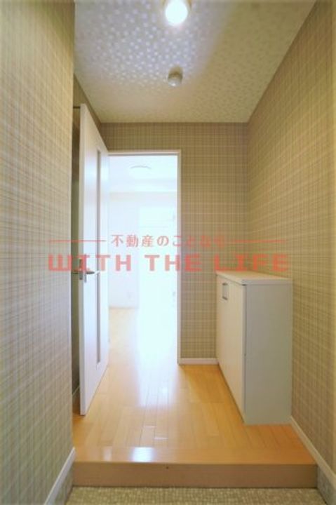 SALA13105号の玄関