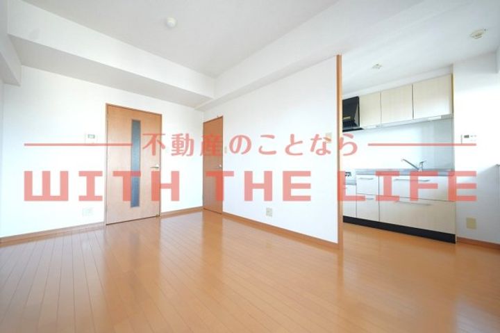 エクセレント東町705号の居間