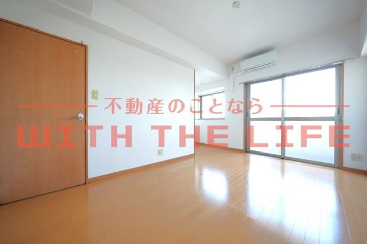 エクセレント東町705号の居間