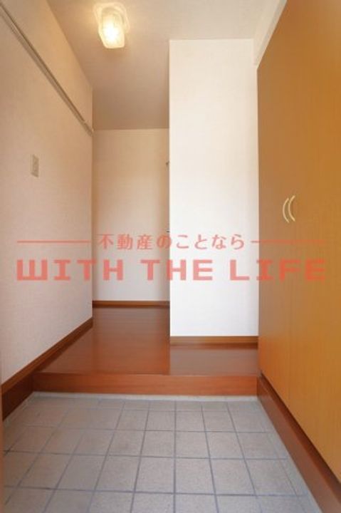 リビングタウン小森野参番館C108号の玄関