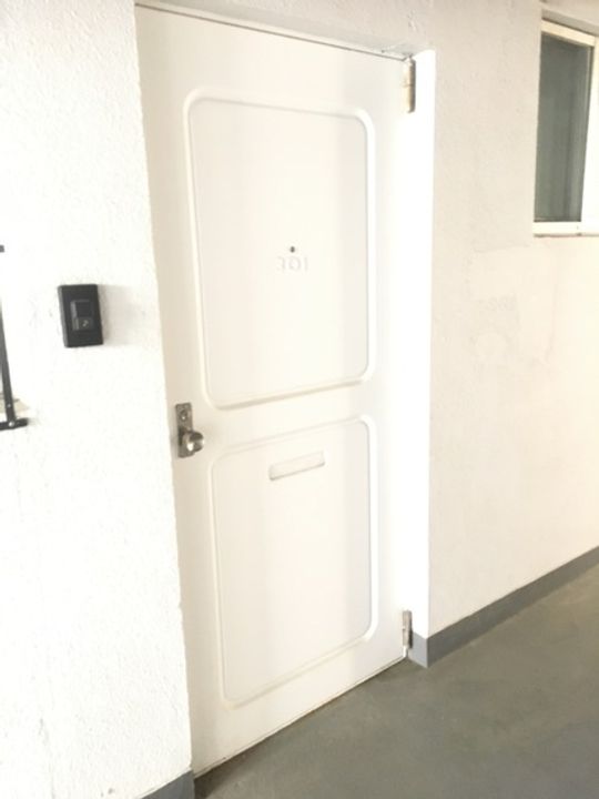 レジデンシャルパーク久留米駅前207号の玄関