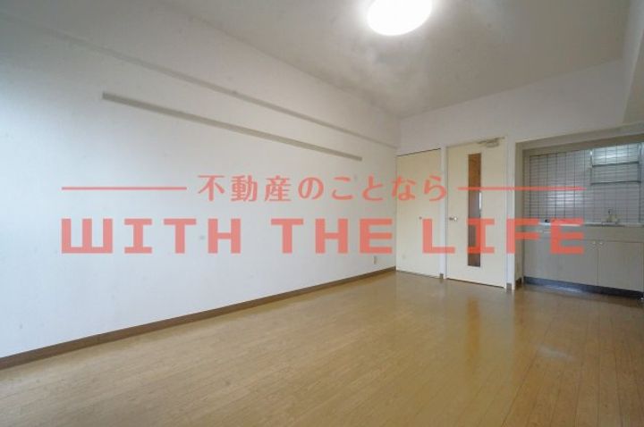 サンセーヌ中央町304号の居間