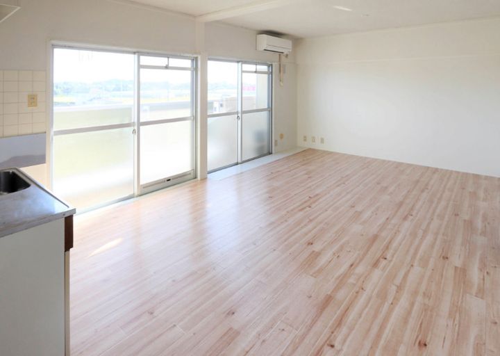 ビレッジハウス下広川1-308号の居間