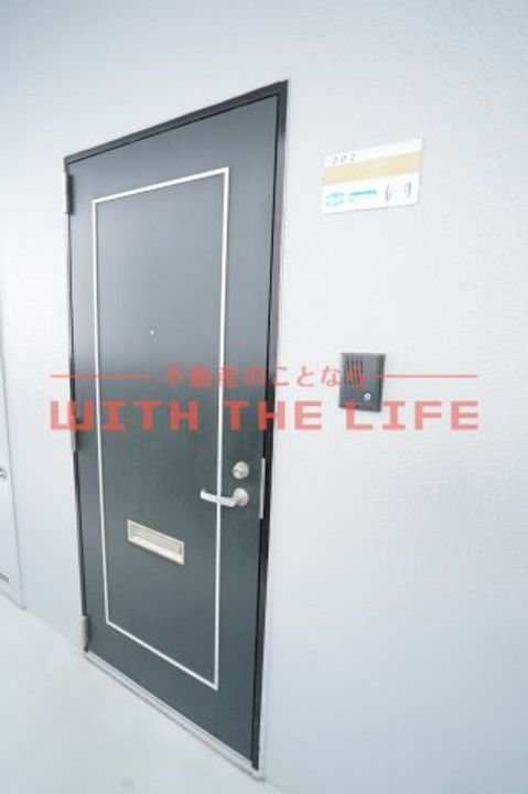 カーサヒル本町201号の玄関