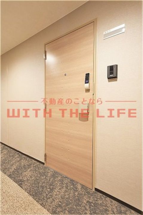 グランジュール大手町703号の玄関