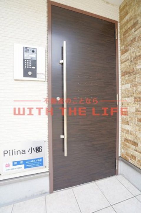 PILINA(ピリナ)小郡203号の玄関