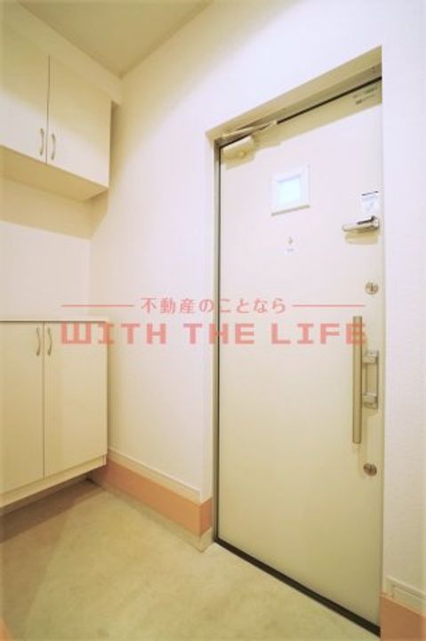 アセット107号の玄関