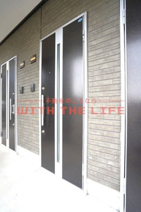 アセット107号の玄関