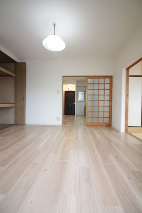 シャロム国分305号の居間