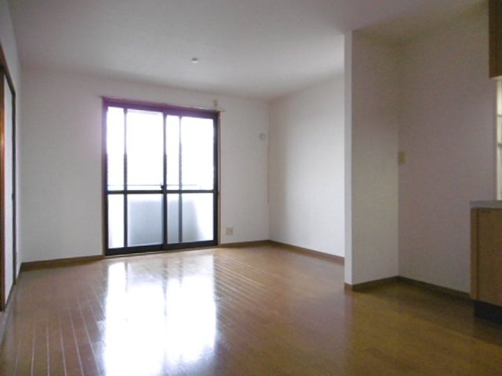 エクセル東櫛原301号の居間