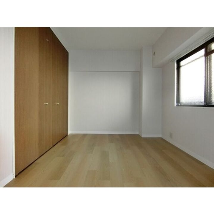 センチュリー中央102号の居間