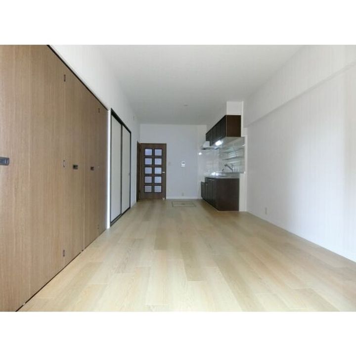 センチュリー中央102号の居間