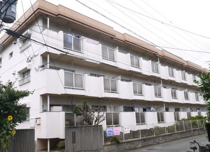 エスぺランクレール長門石105号の外観