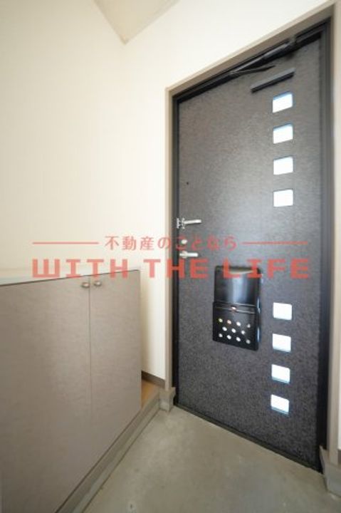 ハミングタウン合川B101号の玄関