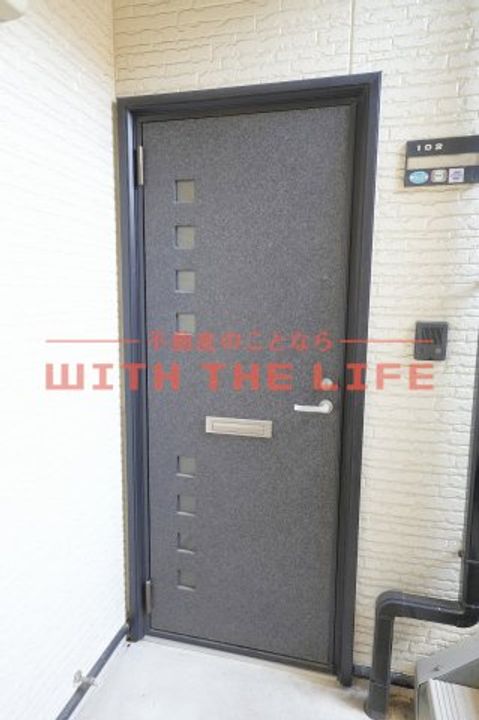 ハミングタウン合川B101号の玄関