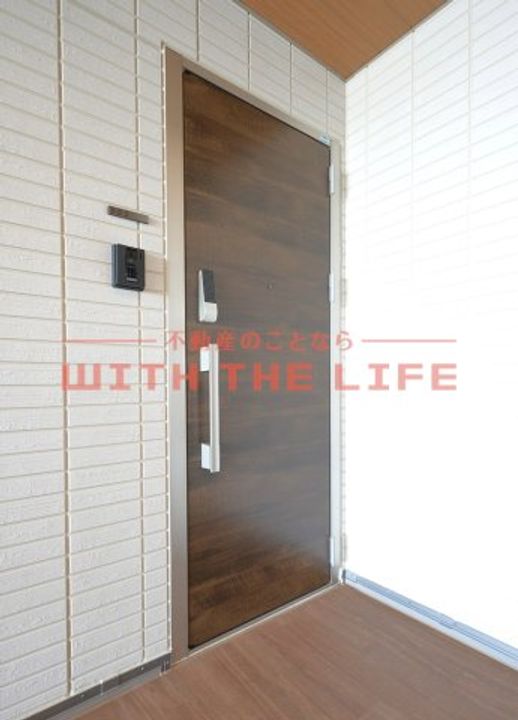 ELGRAND上津202号の玄関