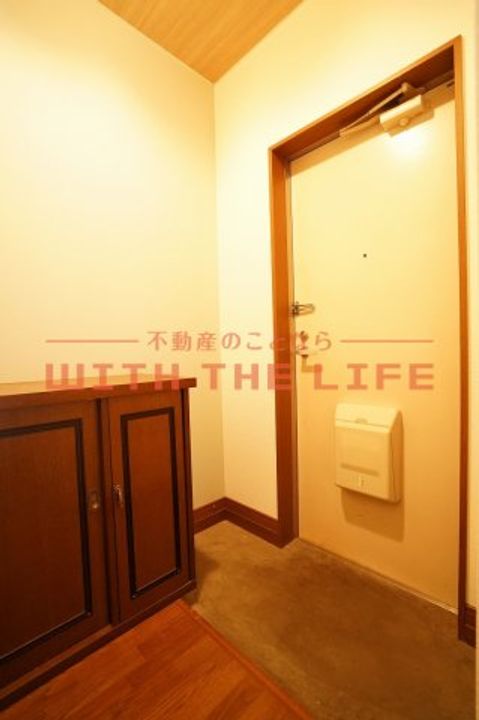 RA長門石203号の玄関