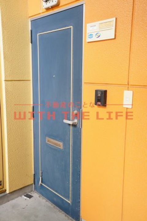 RA長門石203号の玄関