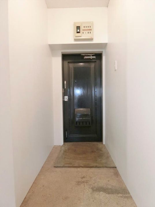 サンコーポ国分305号の玄関