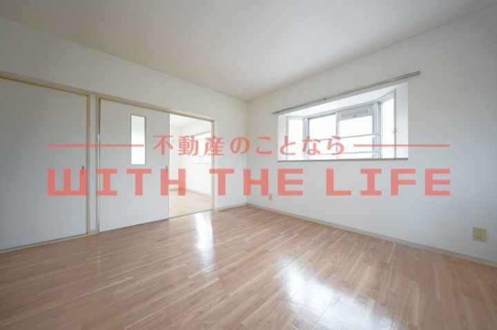 シェル幹401号の居間