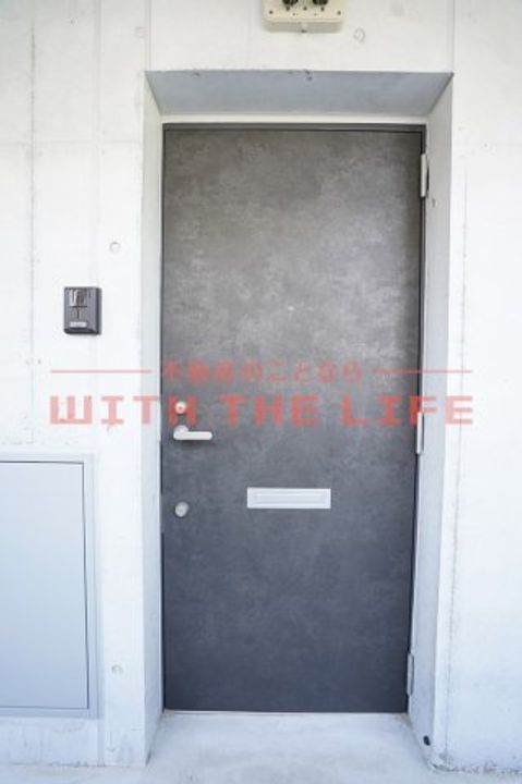 アッパーヤード303号の玄関