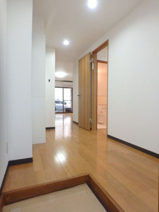 IT(アイティ)本町102号の玄関