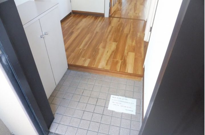 メゾン田島301号の玄関