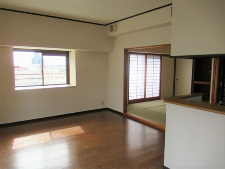 ライオンズマンション六ッ門第2302号の居間