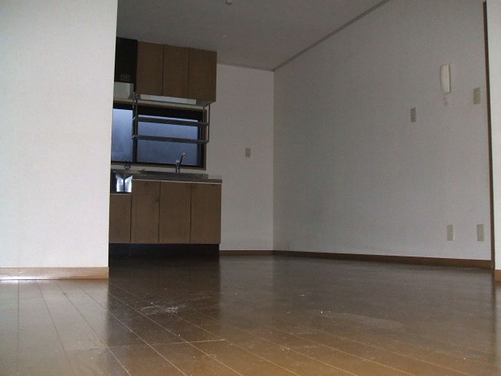 エステート津福206号の居間