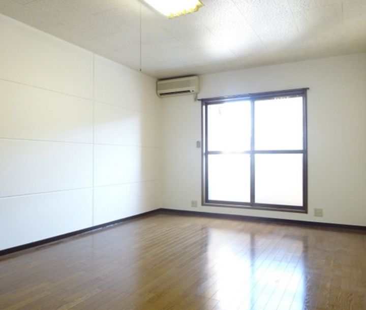 フォーブルハウス中園A202号の居間
