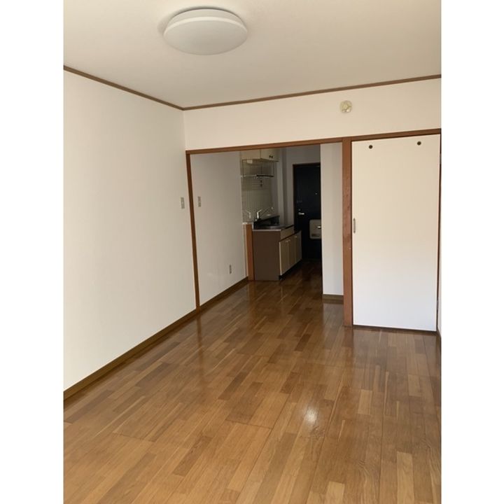 ベルハウスA203号の居間